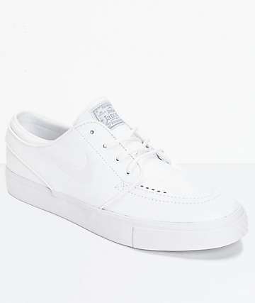 white nike skateboarding shoes