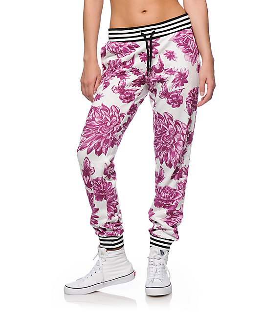 floral jogger pants outfit