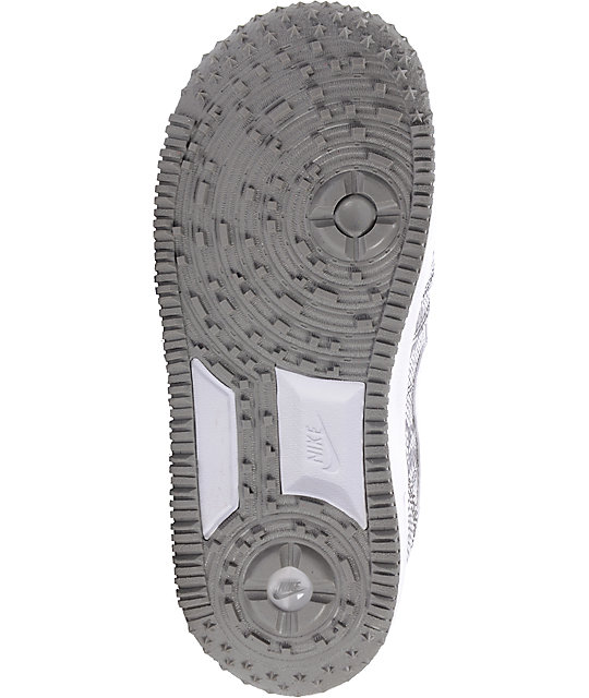 nike snow boots white