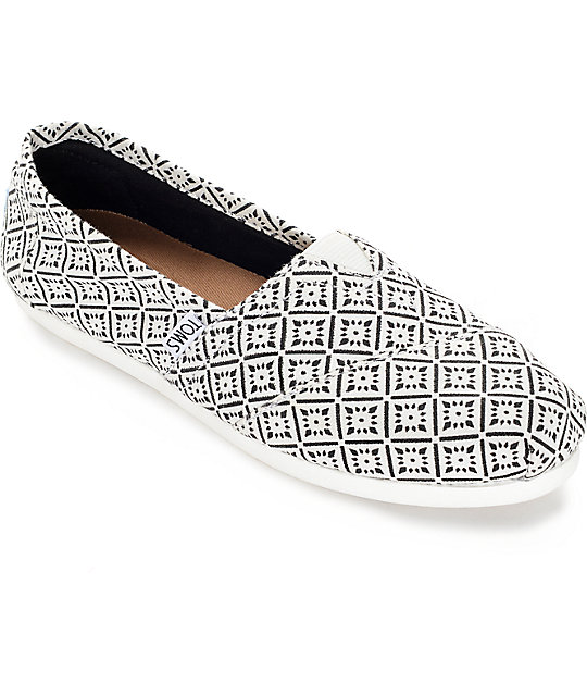 toms white canvas sneakers