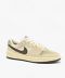 Nike SB Code 58 in Beige, Green