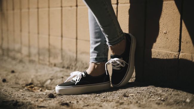 vans authentic platform white