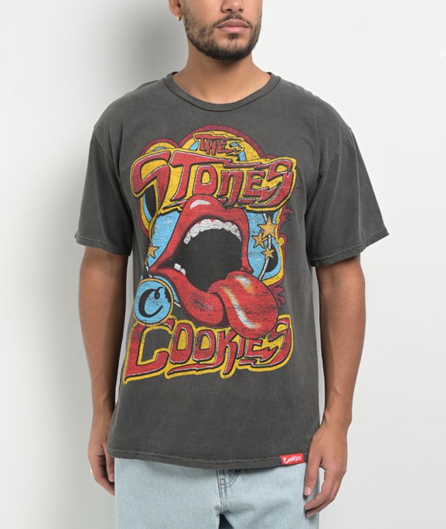 【Cookies】ローリングストーンズ Car Pass 黒 半袖Tシャツ Cookies x The Rolling Stones Car Pass Black T-Shirt | Zumiez