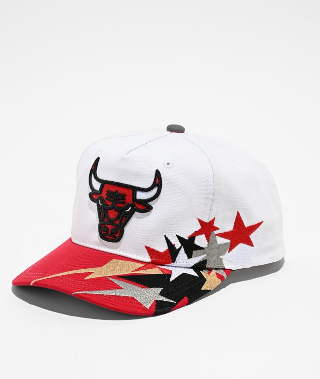 Mitchell & Ness Chicago Bulls Shooting Stars White & Red Snapback Hat - Mitchell & Ness