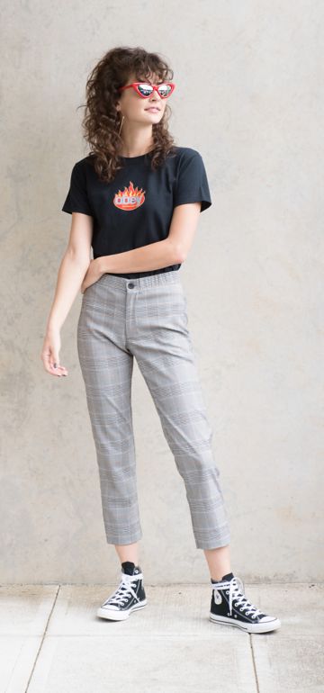 regional capa Gimnasio Outfits 9 Obey T-Shirt and Plaid Pants and Converse Hi-Tops | Zumiez