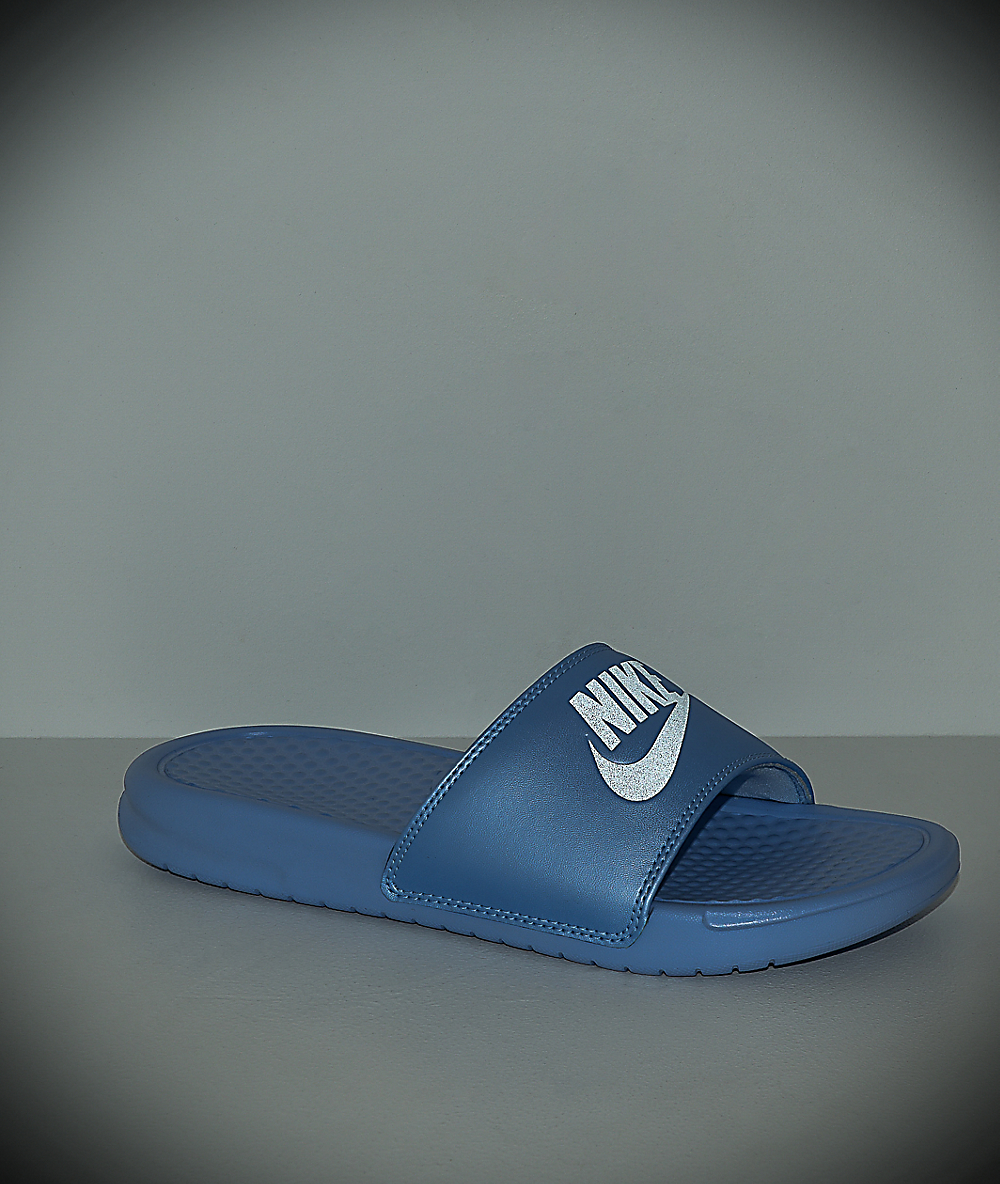 nike sb benassi