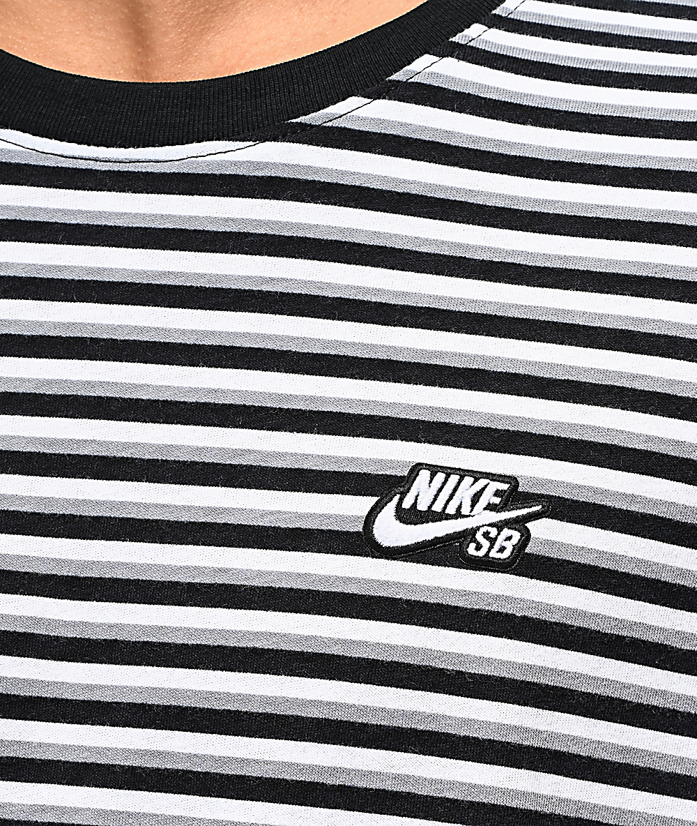 camiseta de rayas negra y blanca