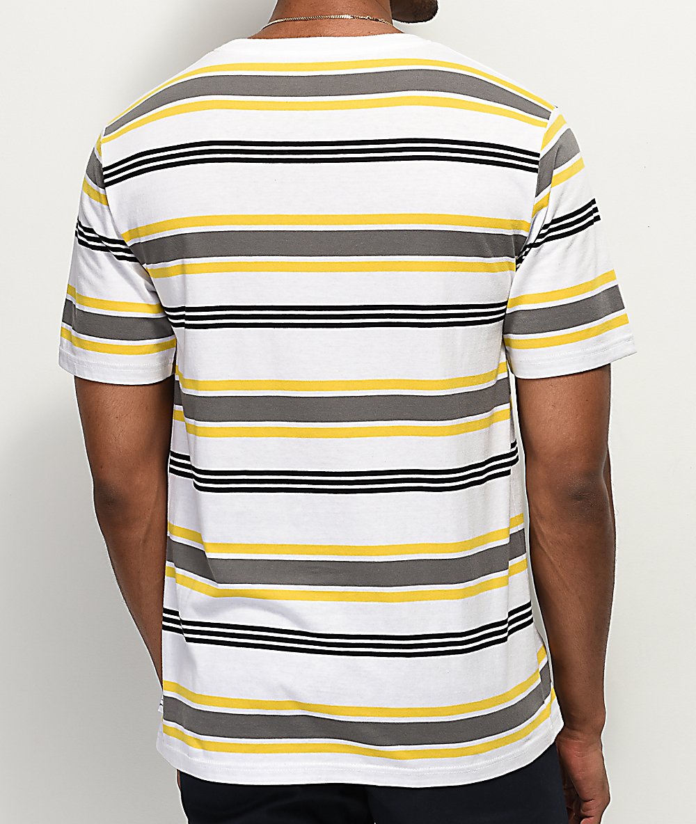 camiseta blanca y amarilla