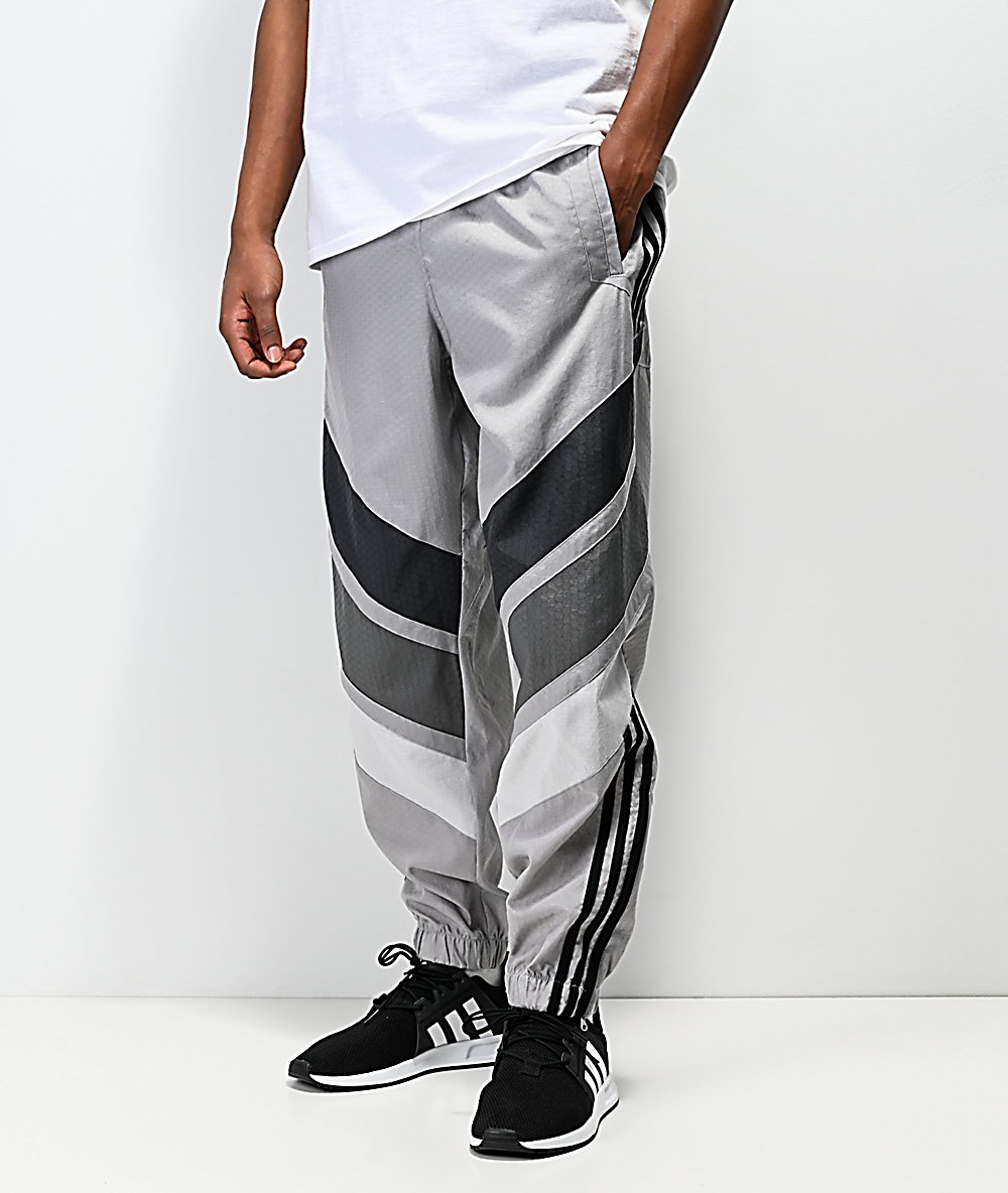 chandal gris adidas