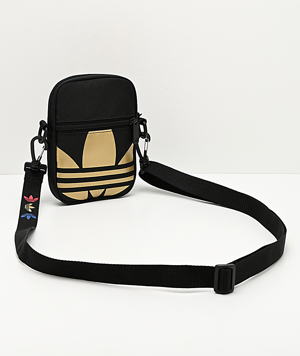 bolso adidas negro y dorado