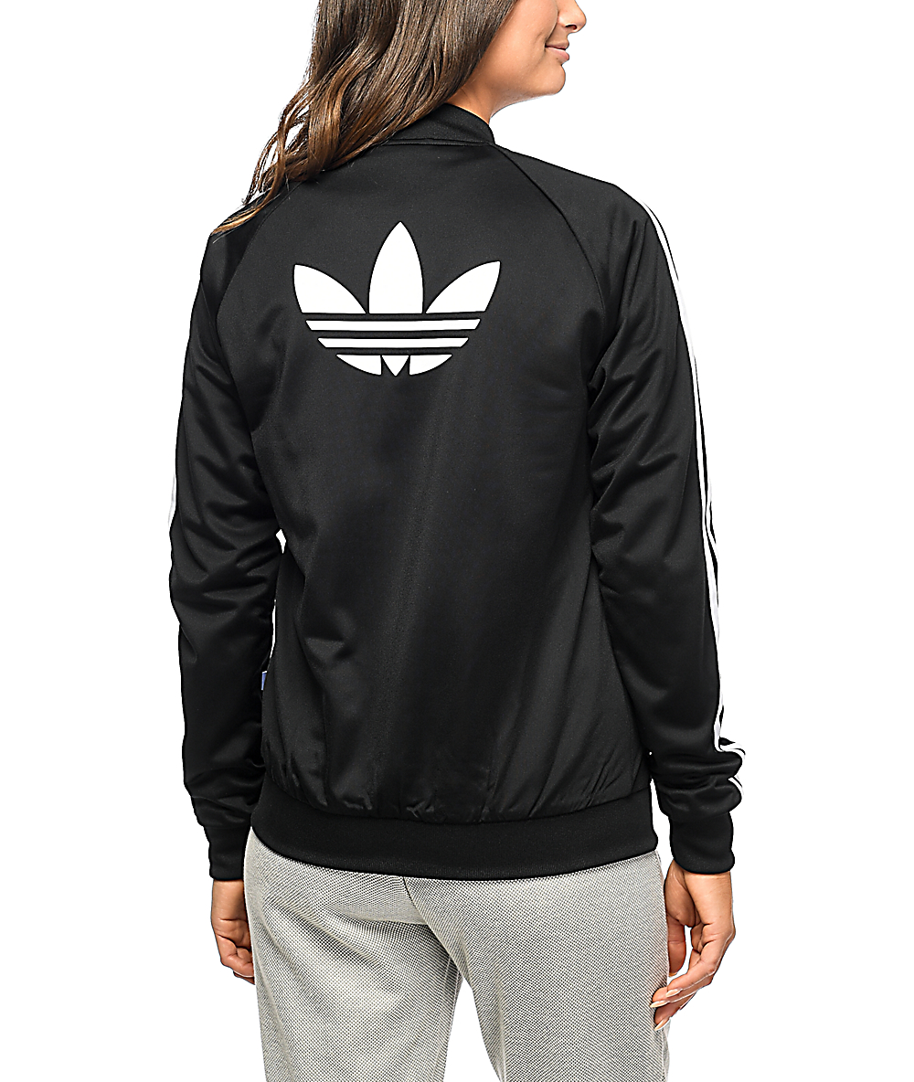 Logo куртка. Adidas шоп женские. Куртка адидас с логотипом на всю спину. Адидас Jacket Bra. Adidas масти.