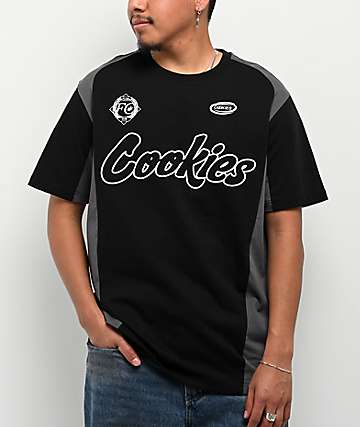 【Cookies】ローリングストーンズ Car Pass 黒 半袖Tシャツ Cookies x The Rolling Stones Car Pass Black T-Shirt | Zumiez