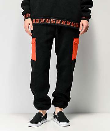 DGK Nocturnal pantalones deportivos jogger de sherpa negro y rojo