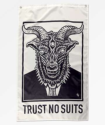 Lurking Class by Sketchy Tank Trust No Suits bandera blanca y negra