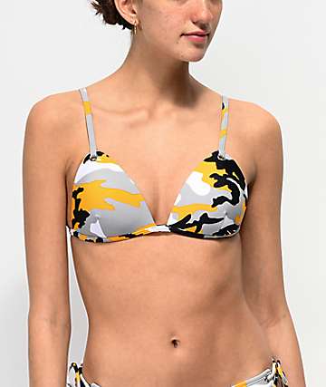 Malibu Pop top de bikini de triángulo de camuflaje amarillo