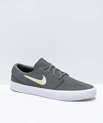 grey nike low top shoes