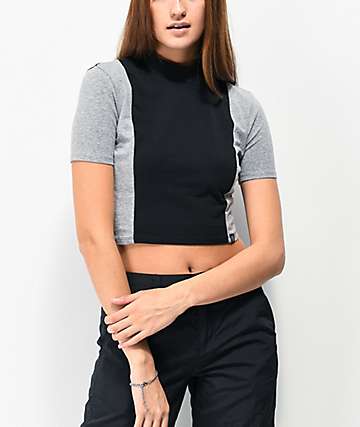 Ninth Hall Lovinia camiseta corta negra y gris con cuello simulado