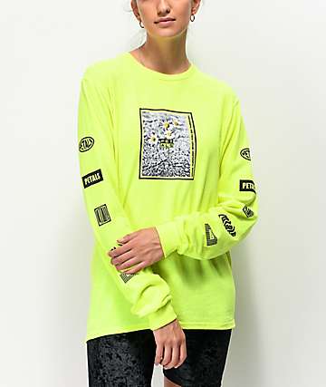 Petals by Petals and Peacocks Pocket Of Daisies Yellow Long Sleeve T-Shirt