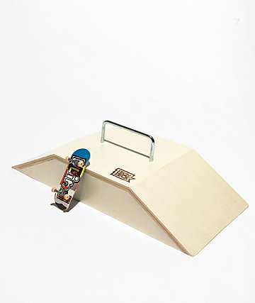 Tech Deck: Mastering the Art of Fingerboarding, by Matheo Barns