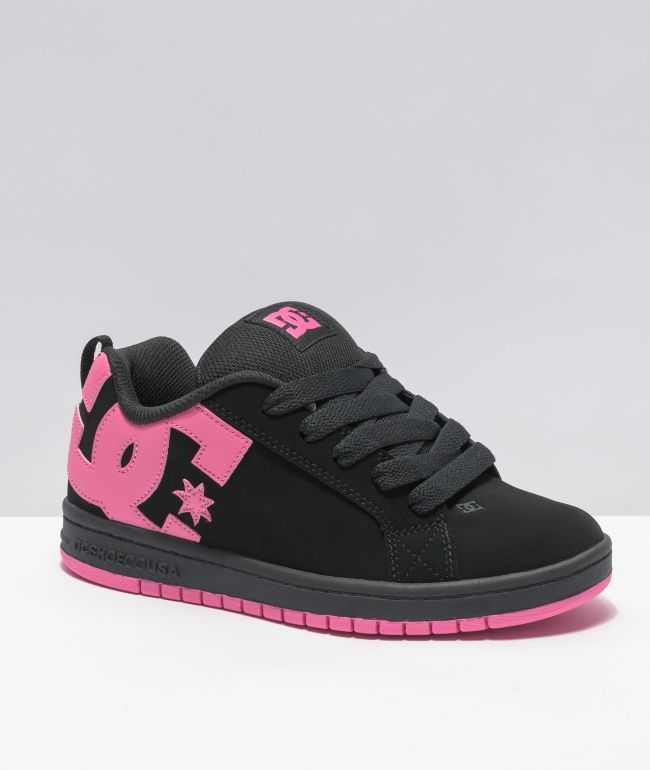 zapatos de skate negros y rosa eléctrico