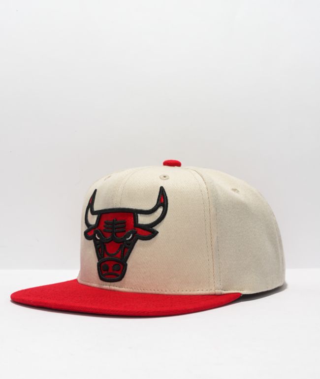 محل Mitchell & Ness x NBA Chicago Bulls Natural Snapback Hat محل