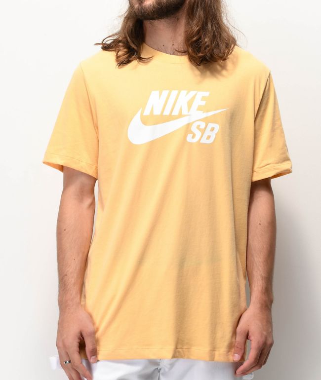 buque de vapor Auto Intentar Nike SB Dri-Fit Logo Light Gold T-Shirt