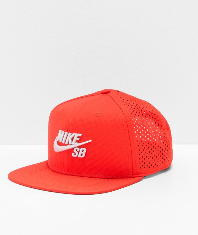 borde sección Descuido Nike SB Performance Red & Grey Trucker Hat