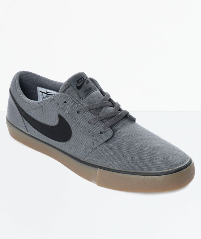 grey nike skate shoes 