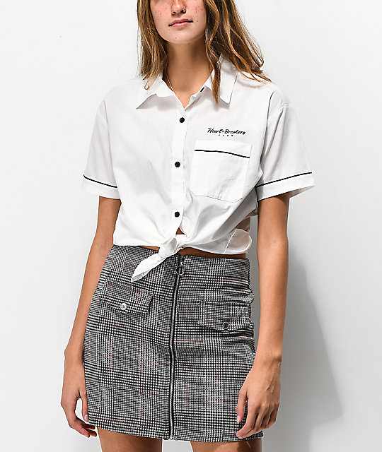 camisa blanca anudada