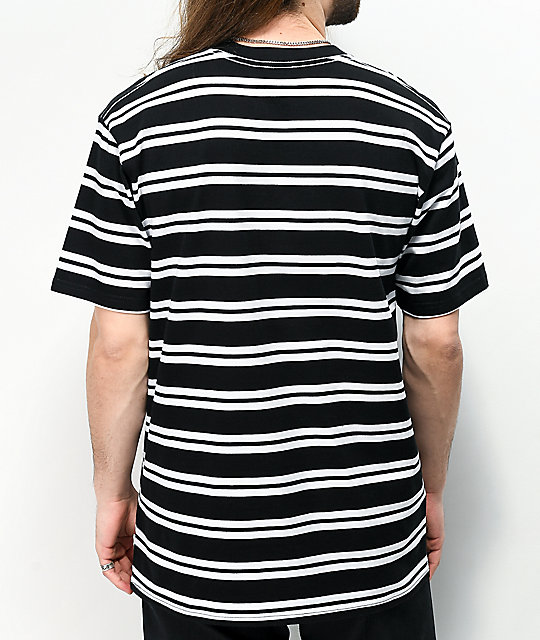 camiseta de rayas blancas y negras