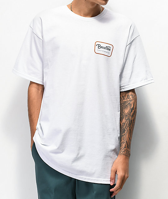 camiseta blanca y dorada