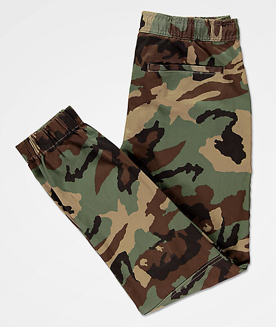 camo jogger shorts