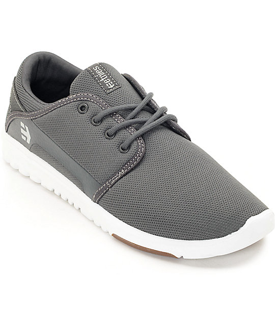 etnies tennis shoes