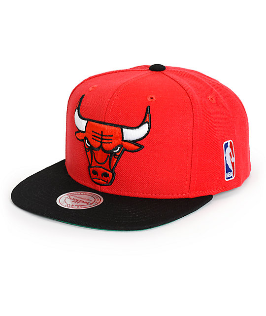 NBA Mitchell and Ness Bulls XL Logo 2 Tone Snapback Hat | Zumiez