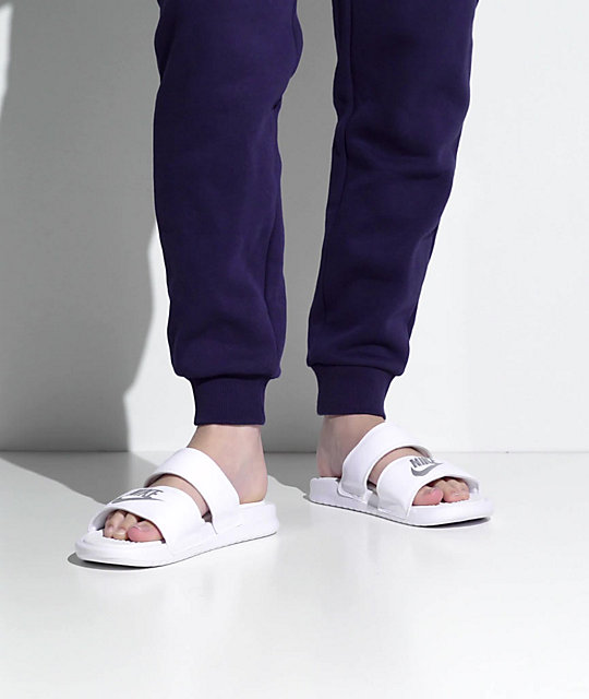 Nike Benassi sandalias blancas