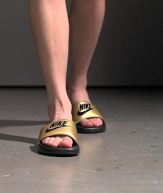 indad Datum pensionist Nike Benassi JDI Black & Gold Slide Sandals