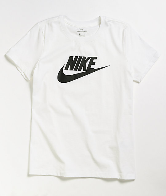 nike white and black t shirt