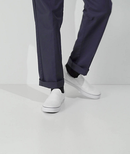 carbón Magistrado dueño Nike SB Chron 2 Slip-On White, White & Black Canvas Skate Shoes