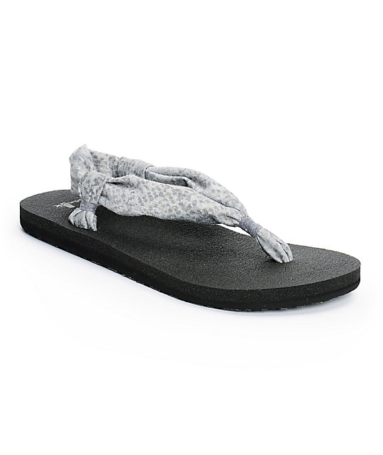 grey sanuk sandals