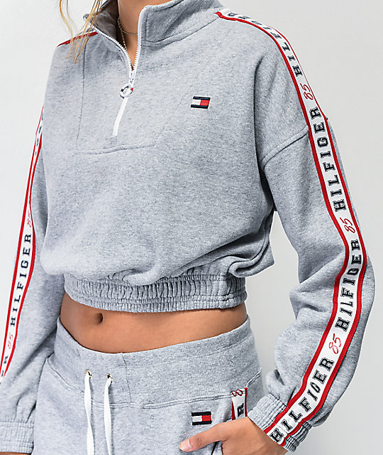 tommy hilfiger hoodie small logo