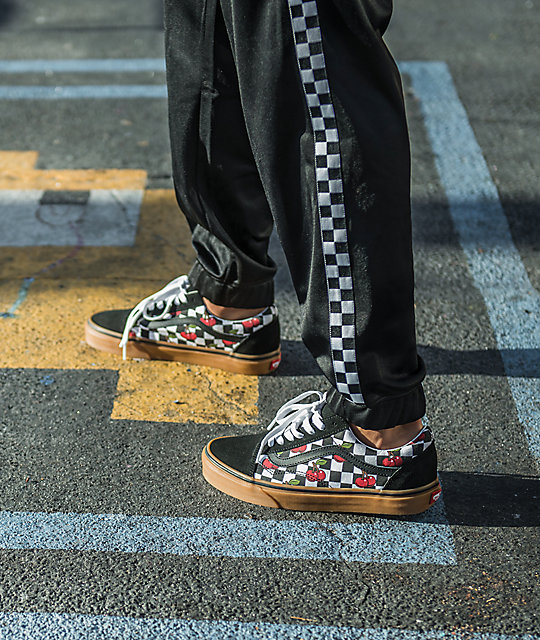 old skool checkered vans outfit