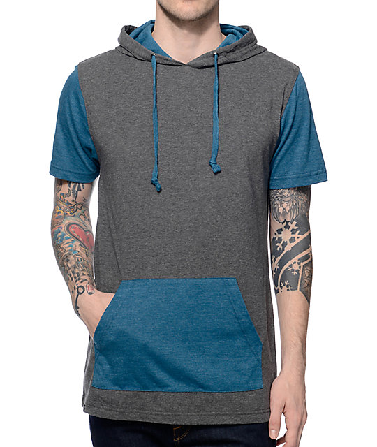 camiseta con capucha