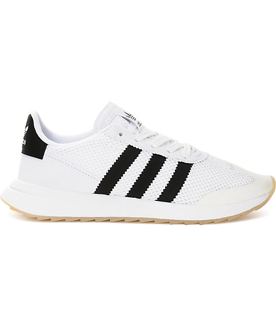 tenis adidas blancos y negros