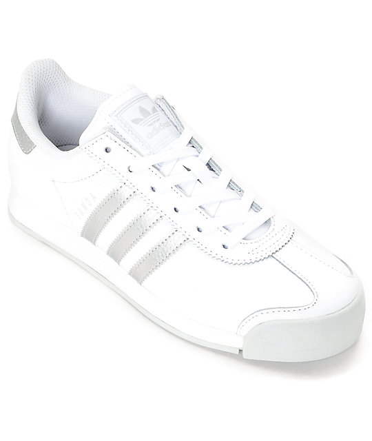 Adidas Samoa Zapatos En Blanco Y Color Plata Para Mujeres Zumiez