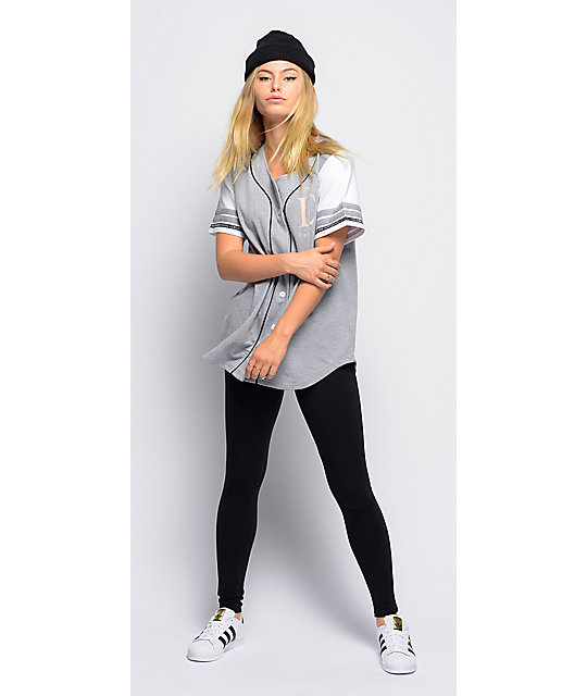 mujeres con ropa adidas