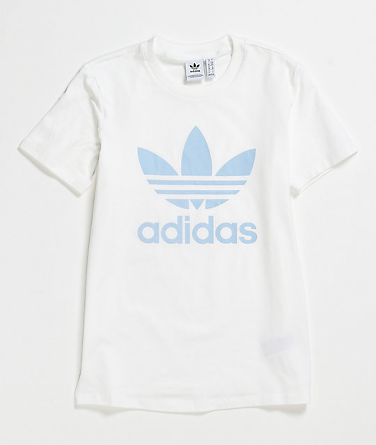 camiseta blanca y azul