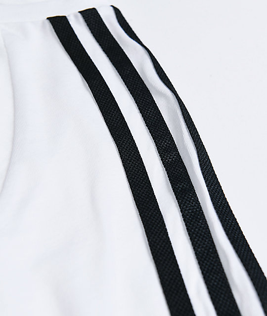 camiseta de rayas negra y blanca