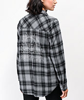 Lurking Class by Sketchy Tank Flames camisa de franela negra y gris