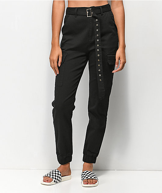 Almost Famous pantalones negros con cinturón