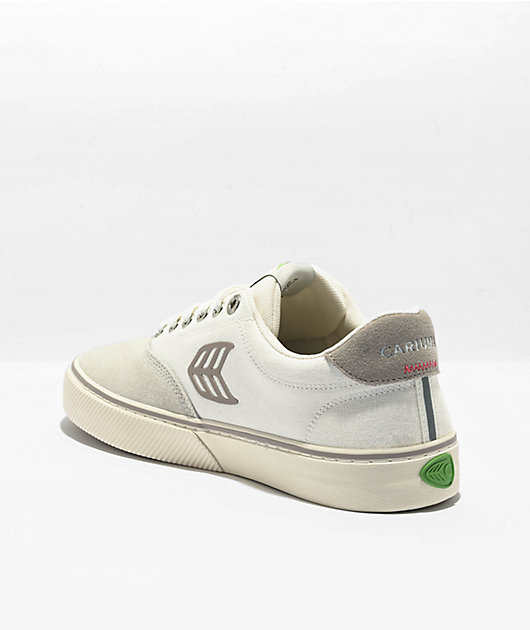 Cariuma Naioca Off White Vintage Grey Skate Shoes